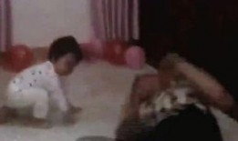 扒爷爆料宝宝视频在线观看,宝宝视频在线观看，带你一探究竟